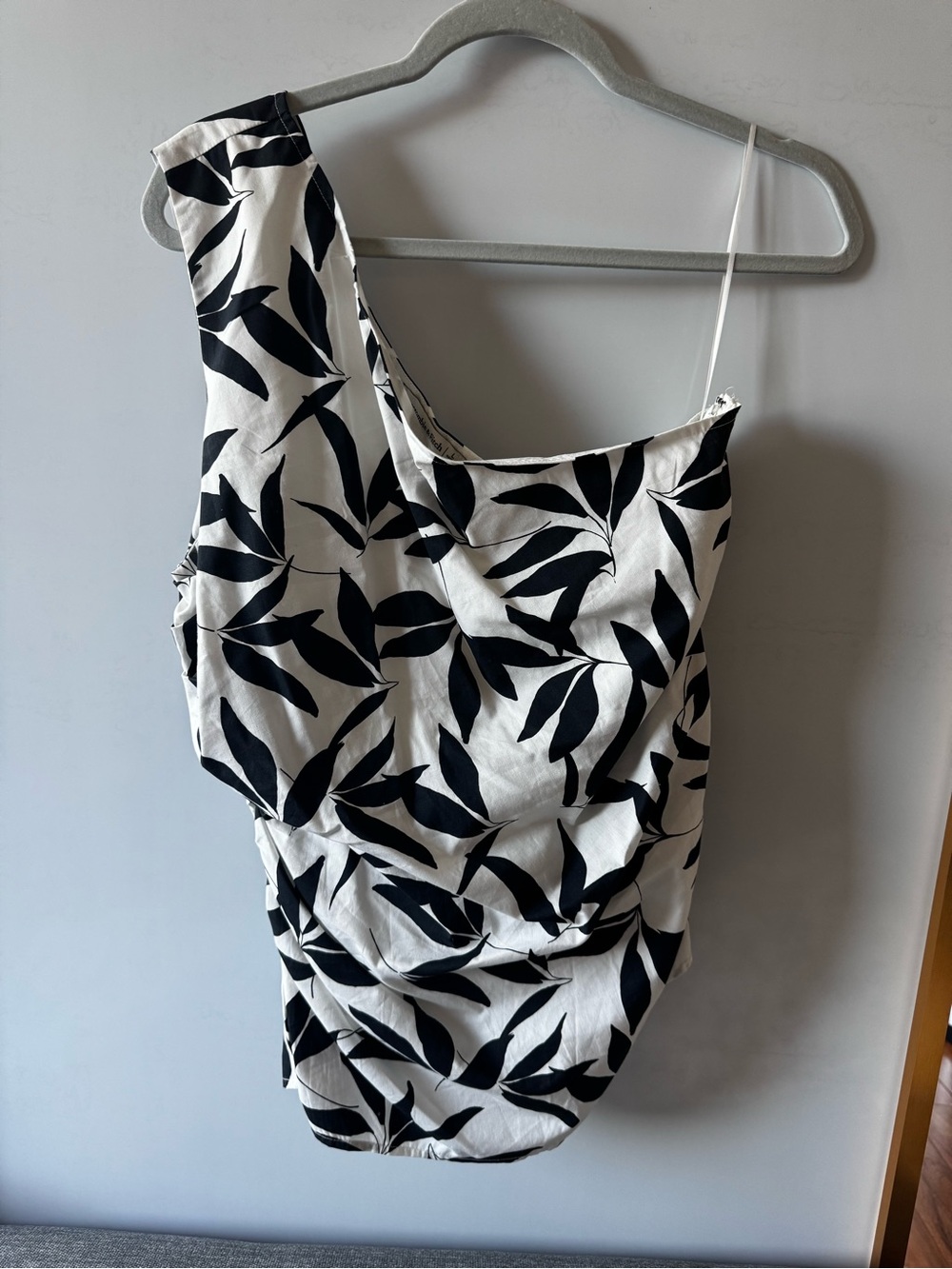 Abercrombie & Fitch One-Shoulder Top
